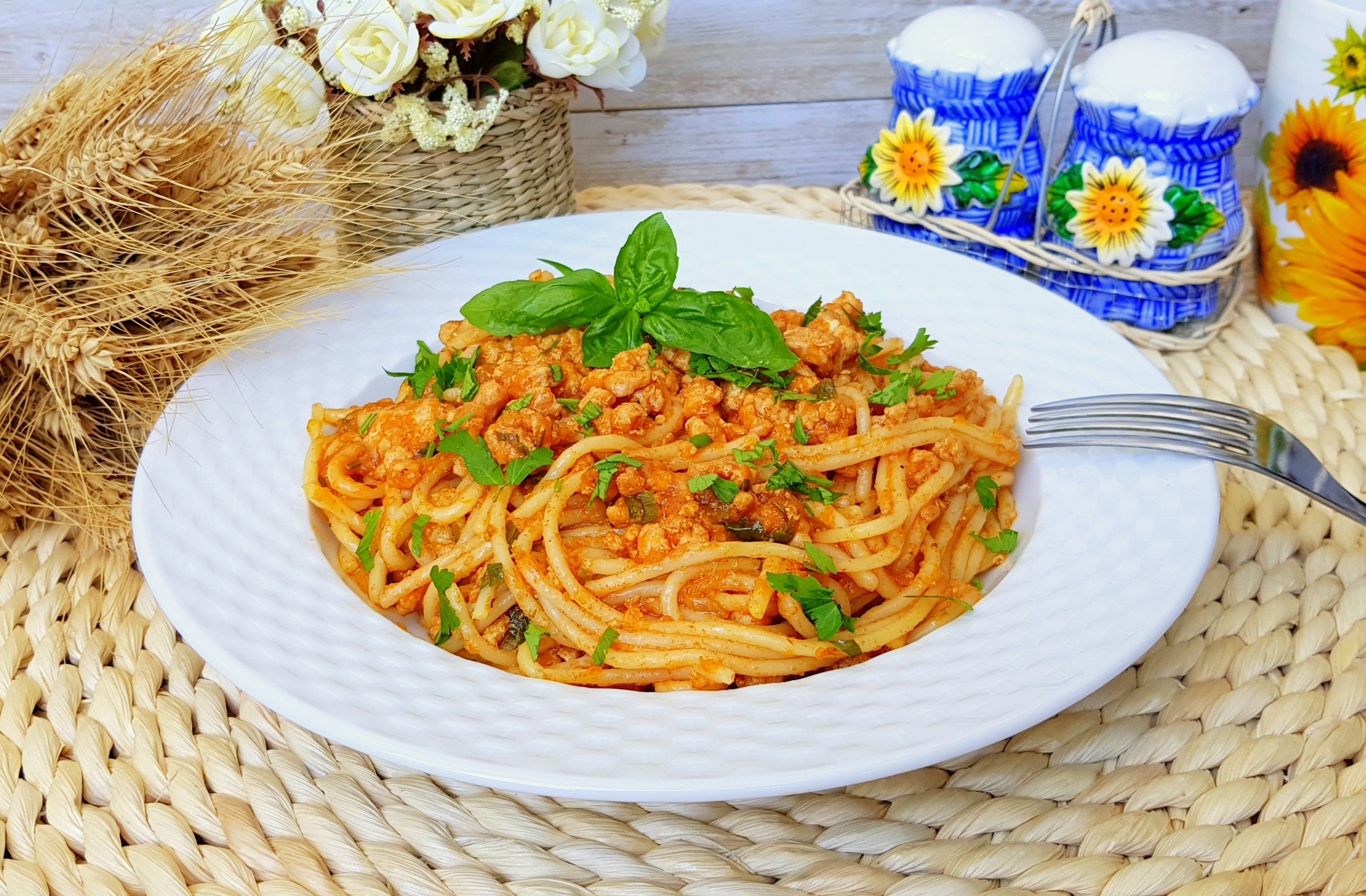 Spaghete cu Carne Tocata – O Delicatesa Culinara Echilibrata si Gustoasa