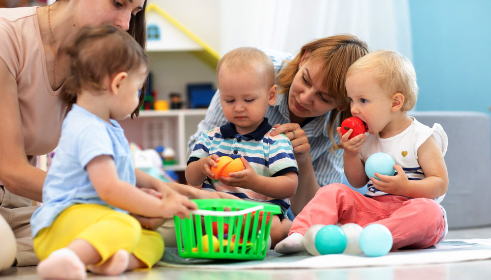 Ce salariu are o educatoare începătoare în 2026? (Net și Brut)